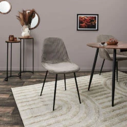 Chaise Salle à Manger En Velours Côtelé Taupe - Scarlett 8 Chaise Salle à Manger En Velours Côtelé Taupe - Scarlett -Magasin Général Pour La Maison chaise salle a manger en velours cotele taupe scarlett 673380 673380 FRN06 WEB