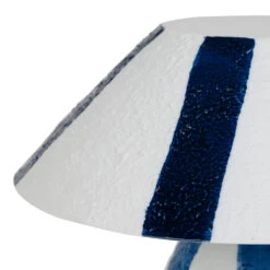 Lampe En Porcelaine Rayée Indigo Et Blanc H25cm - Alaria -Magasin Général Pour La Maison lampe en porcelaine rayee indigo et blanc h25cm alaria 79041 79041 DET04 WEB 1