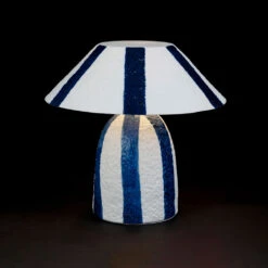Lampe En Porcelaine Rayée Indigo Et Blanc H25cm - Alaria -Magasin Général Pour La Maison lampe en porcelaine rayee indigo et blanc h25cm alaria 79041 79041 UTI02 WEB 1