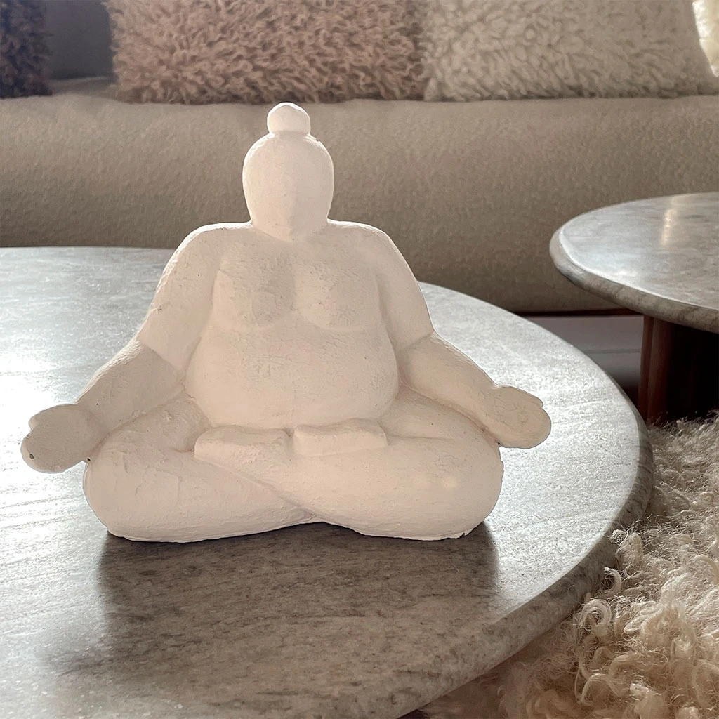 Statue Femme Méditation En Ciment écru H16cm 2 Statue Femme Méditation En Ciment écru H16cm – Image 2